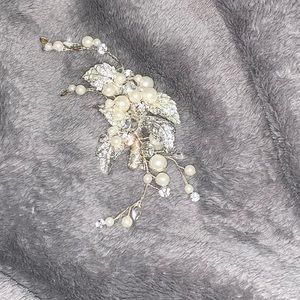 2/$15! Crystal and pearl hair clip